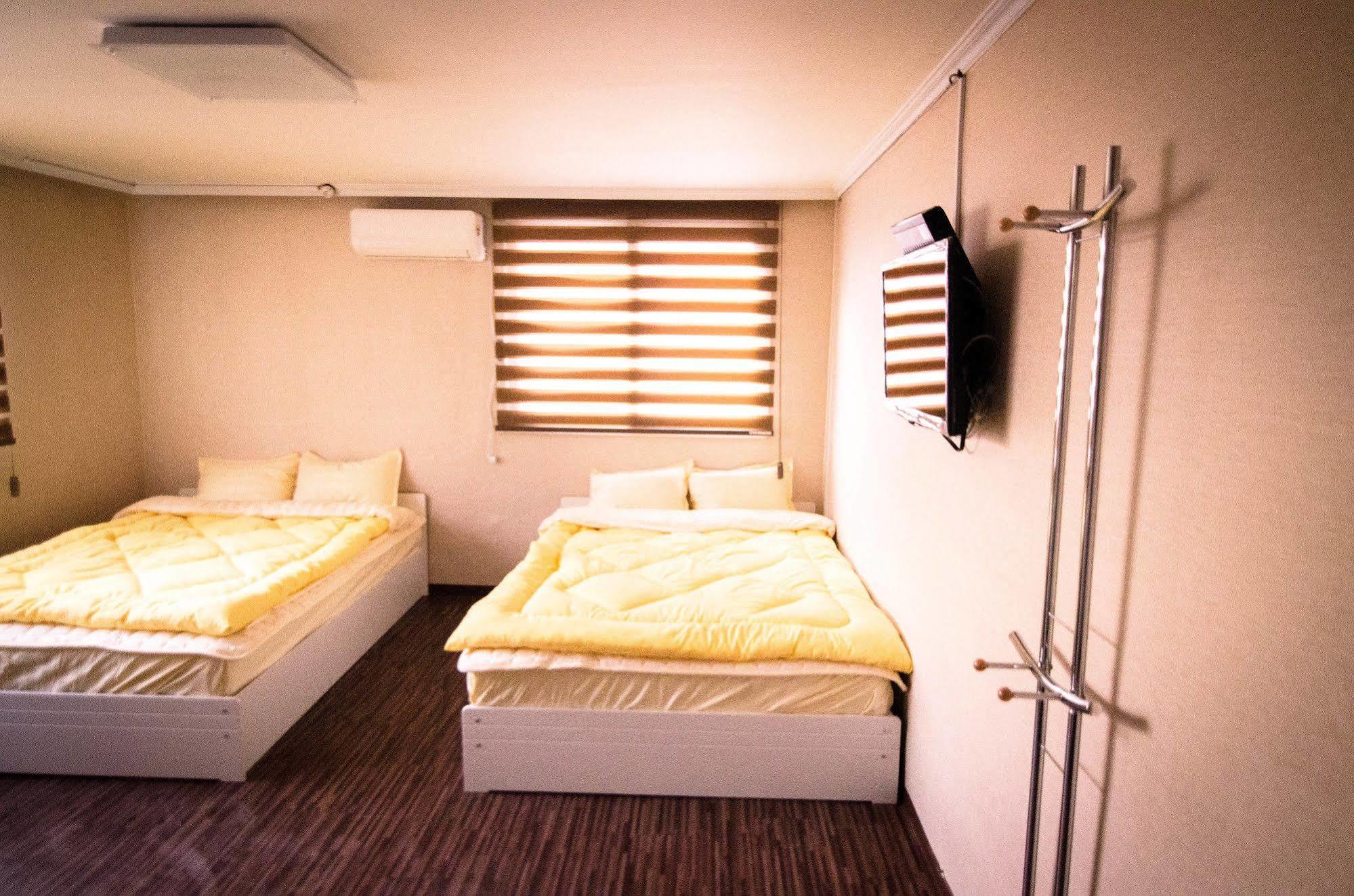 Yakorea Hostel Hongdae Szöul Kültér fotó