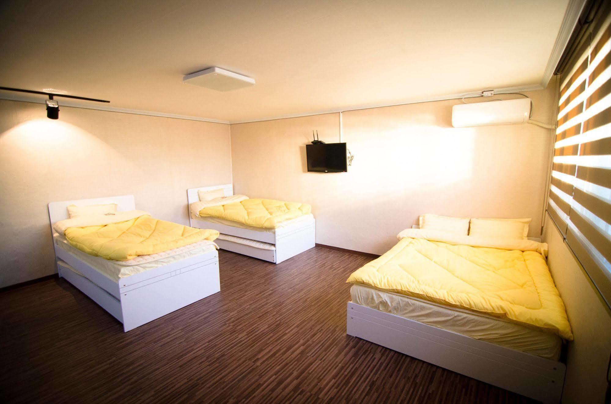 Yakorea Hostel Hongdae Szöul Kültér fotó