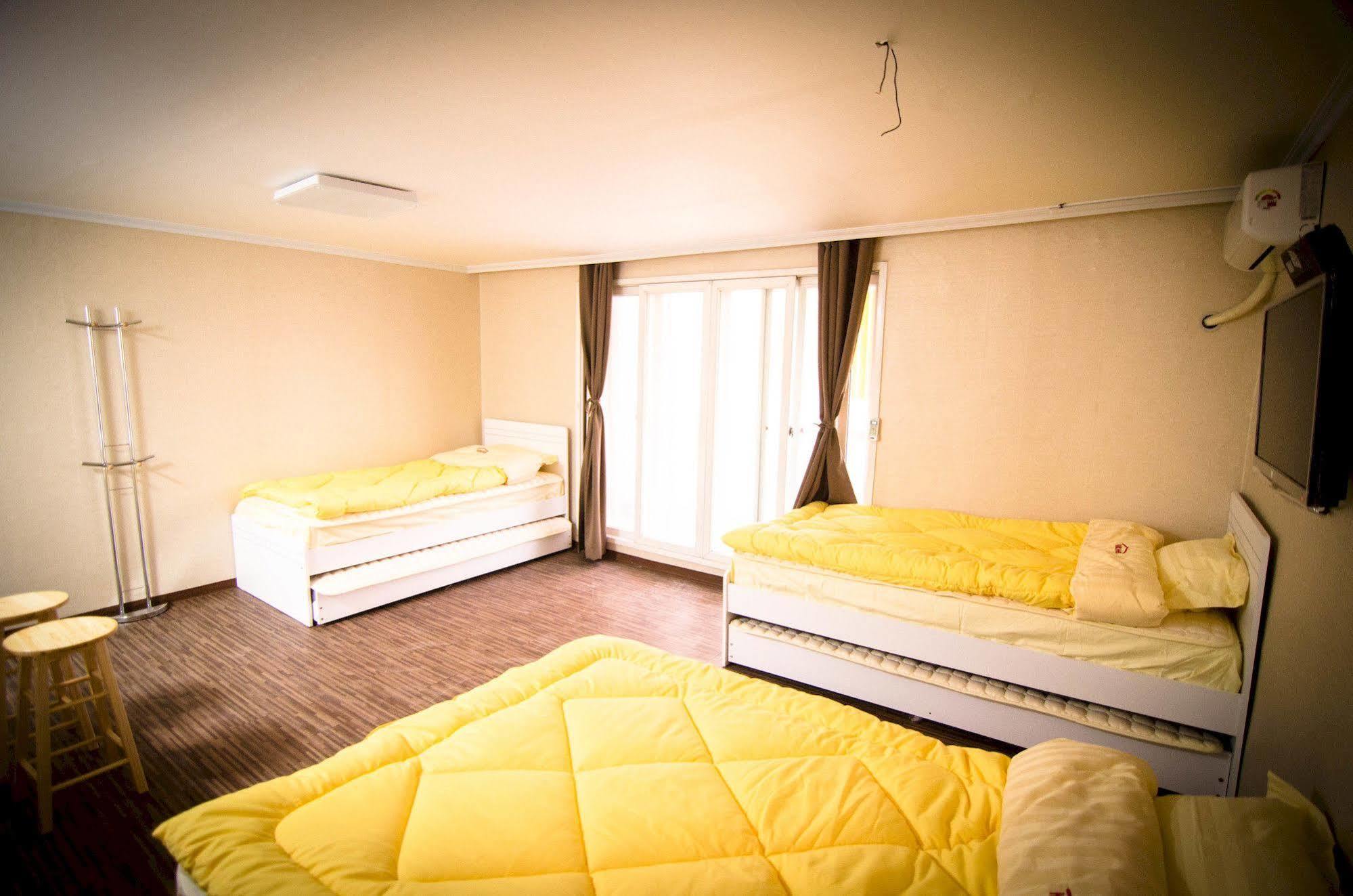 Yakorea Hostel Hongdae Szöul Kültér fotó