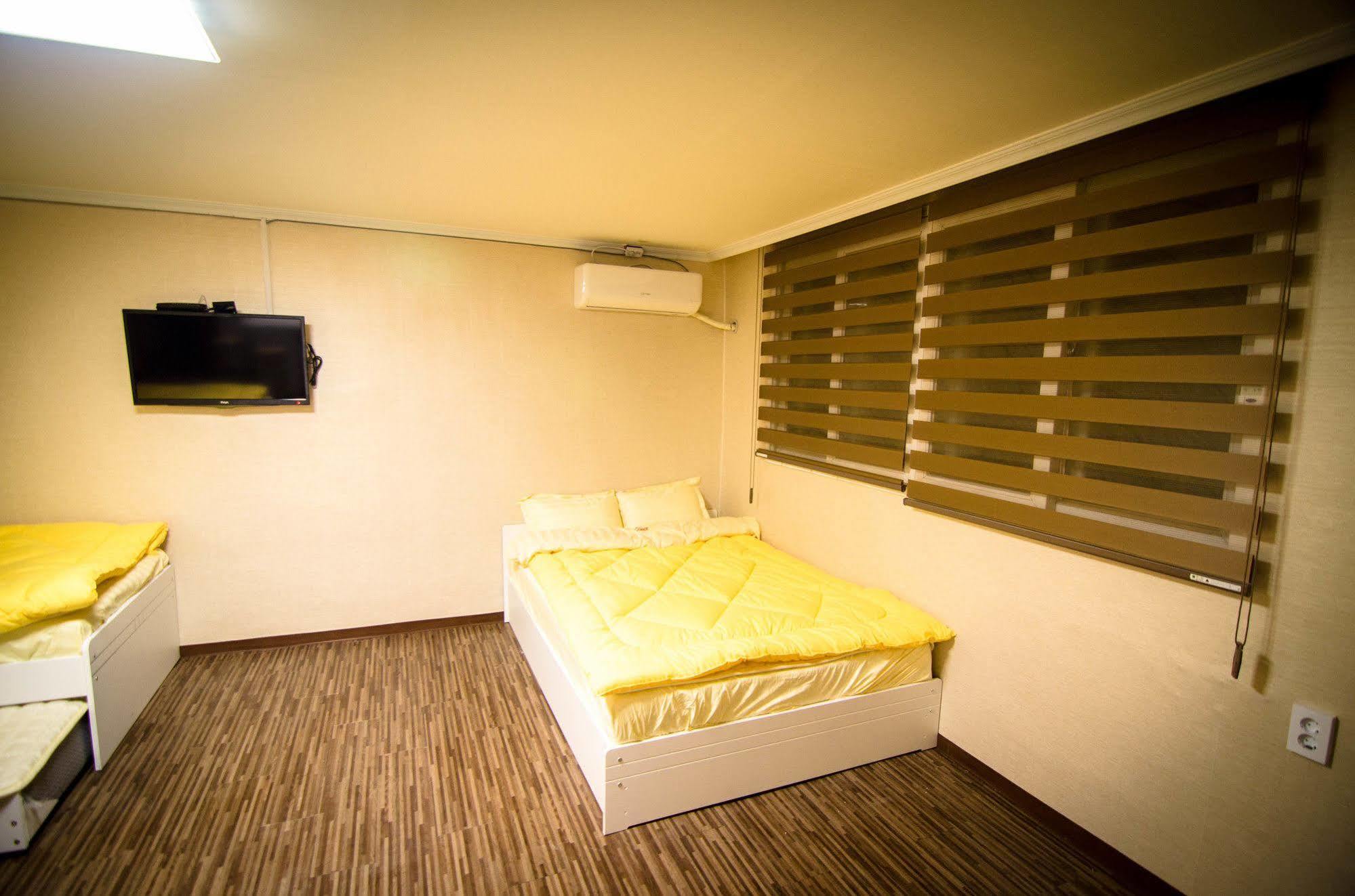 Yakorea Hostel Hongdae Szöul Kültér fotó